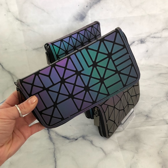 🔥😍 1 LEFT Light Reflective Wallets 😍🔥 - Picture 3 of 12